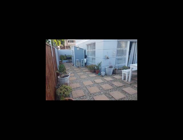 1 bed property to rent in ORANJEZICHT